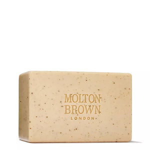 Molton Brown Re-Charge Black Pepper Body Care Gift Set